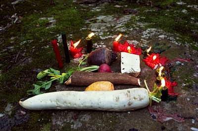 Kpayéro, marabout médium expérimenté, réalise un rituel de retour affectif puissant pour rétablir la paix et l'amour dans votre relation. Résultats visibles et durables.