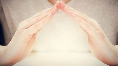 Marabout et voyant expérimenté, Kpayéro vous aide à comprendre et résoudre vos problèmes amoureux avec des rituels de retour affectif et des protections spirituelles.