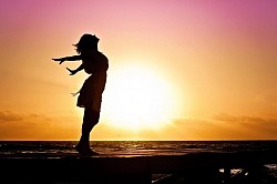 Voyance amoureuse personnalisée avec Kpayéro. Découvrez les secrets de votre relation, les blocages, et la possibilité d’un avenir heureux avec votre partenaire.
