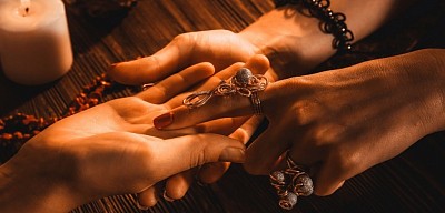 Rituel de retour affectif personnalisé pour réconcilier les cœurs. Faites appel à un marabout expert pour attirer l’amour de votre ex et recréer une relation saine et épanouissante. Contactez un voyant aujourd’hui.