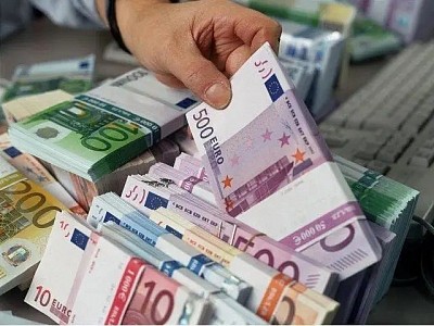 Découvrez les pouvoirs du marabout voyant Kpayéro, spécialiste des rituels puissants pour l’amour, l’argent, le retour affectif, la chance, la protection et la réussite. Résultats rapides et travail sérieux.