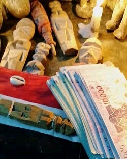 Rituel ancestral africain : le portefeuille magique du marabout Kpayéro vous apporte abondance, chance et prospérité grâce aux forces occultes.