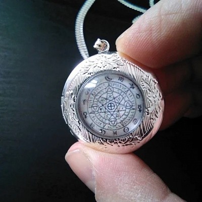 Obtenez un talisman mystique pour gagner au loto, PMU, casino ou jeux d’argent. Rituel authentique du marabout Kpayéro. Chance garantie ! talisman pour gagner au loto, talisman jeux de hasard, talisman marabout pour gagner, rituel pour avoir de la chance au jeu, marabout pour gagner au PMU, porte-bonheur jeux d'argent, talisman argent marabout, objet mystique pour gagner, rituel africain de chance, chance aux jeux de hasard,