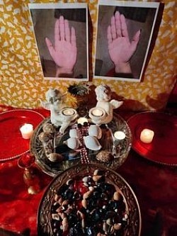 Rituel de chance, réussite professionnelle, jeux de hasard : le Marabout Kpayéro ouvre vos chemins grâce à la puissance des traditions spirituelles africaines.